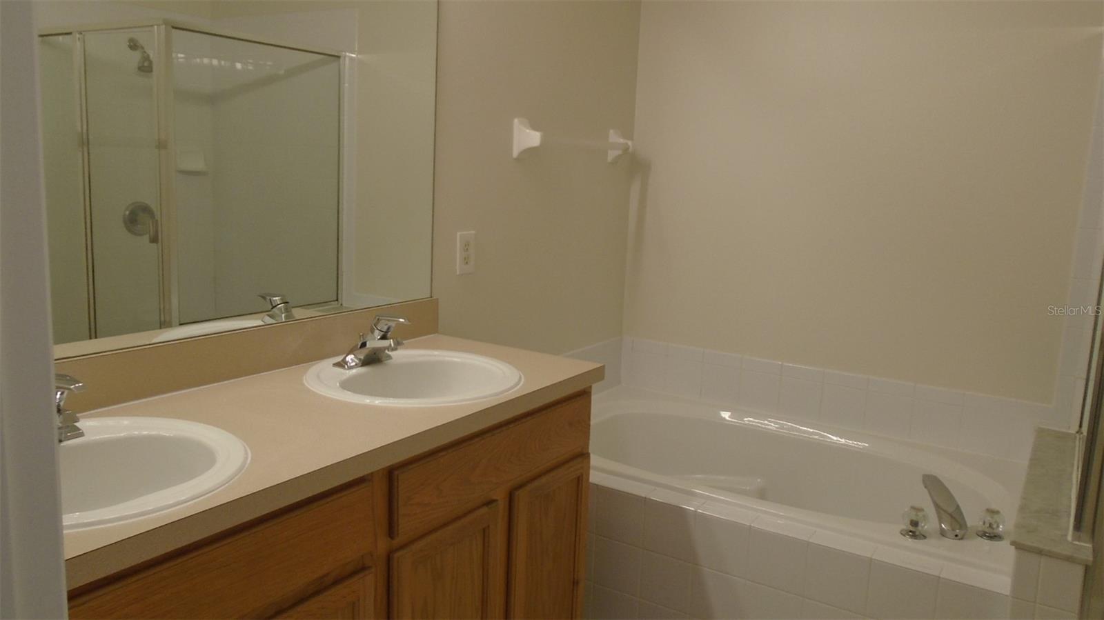 2406 Siward Ave Property Photo 9