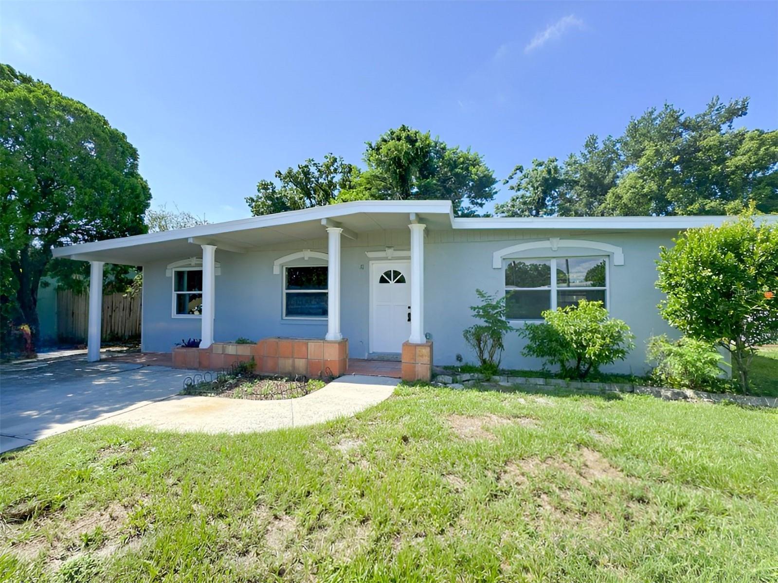 2136 Linden Rd Property Photo 1