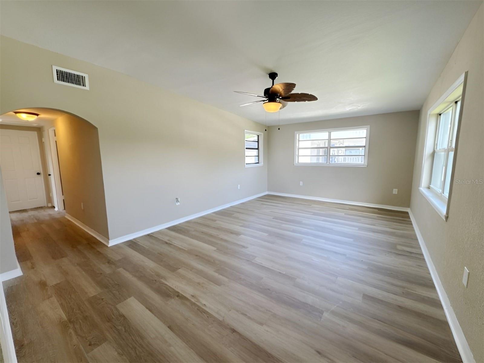 2136 Linden Rd Property Photo 2