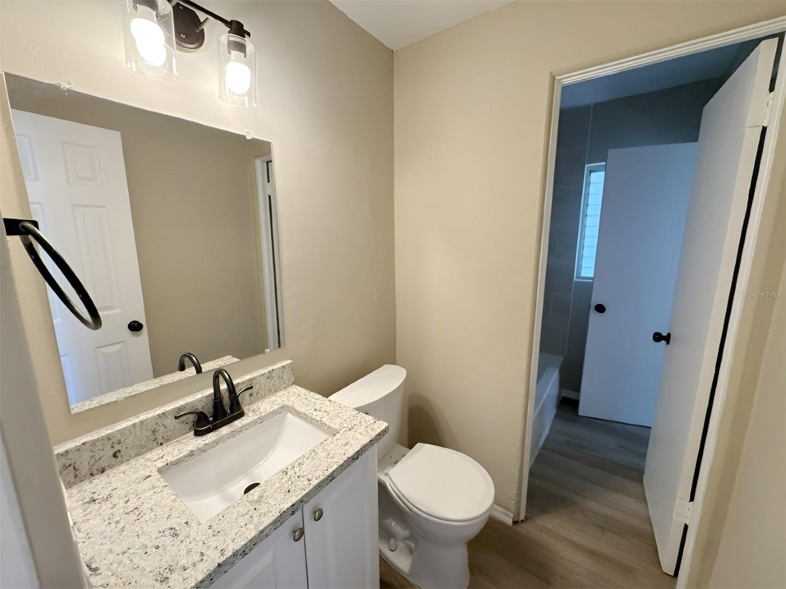 2136 Linden Rd Property Photo 3