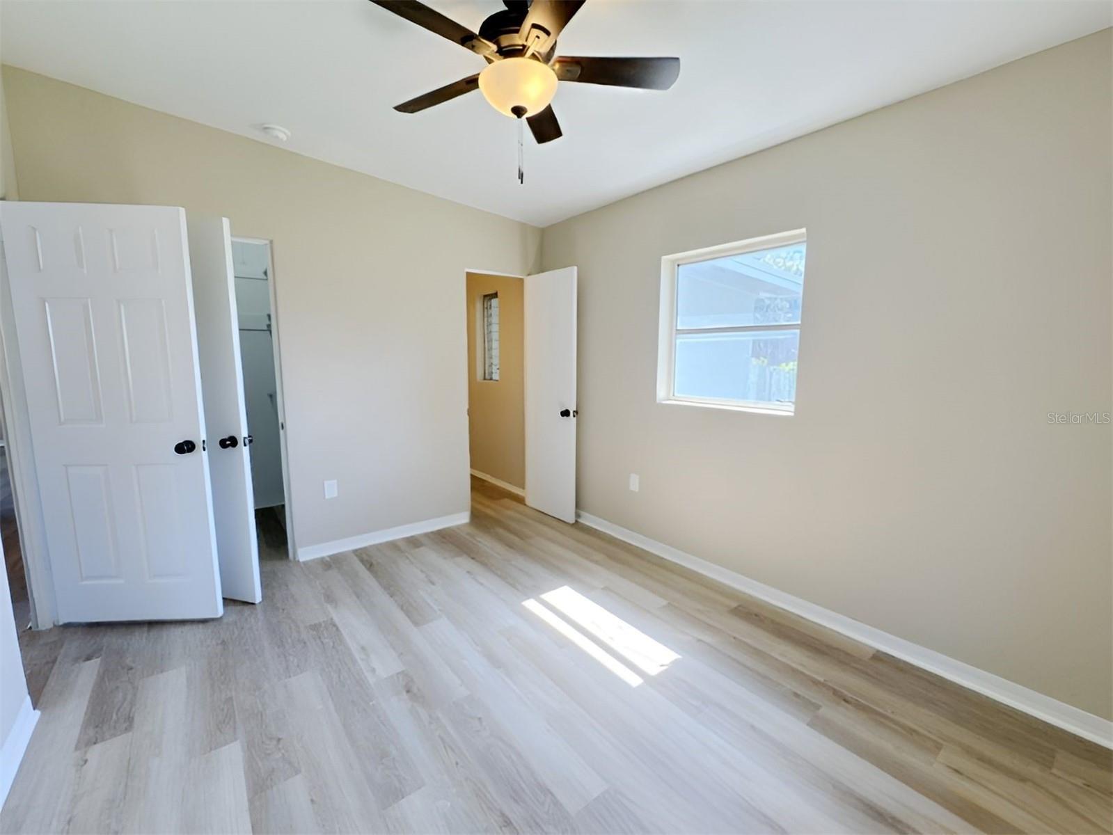 2136 Linden Rd Property Photo 5