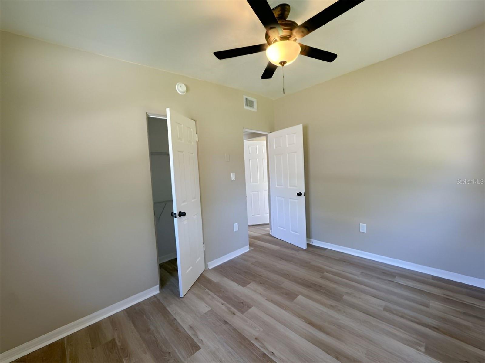 2136 Linden Rd Property Photo 8