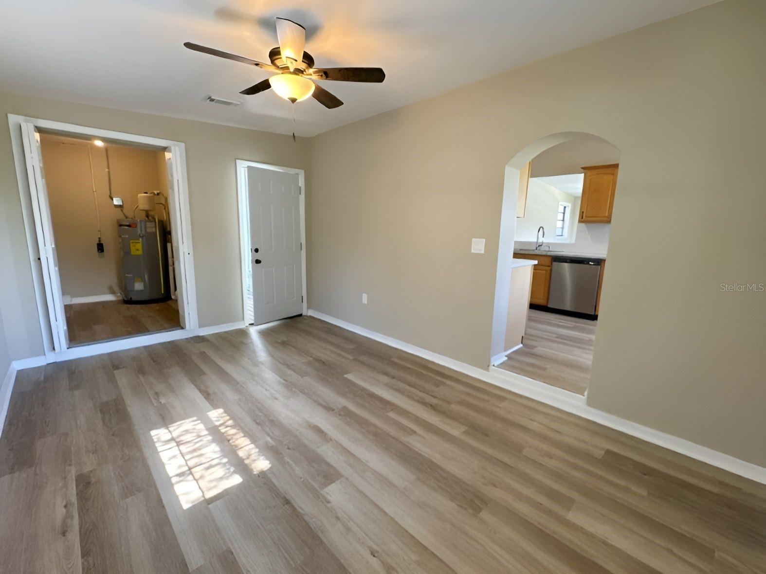 2136 Linden Rd Property Photo 11