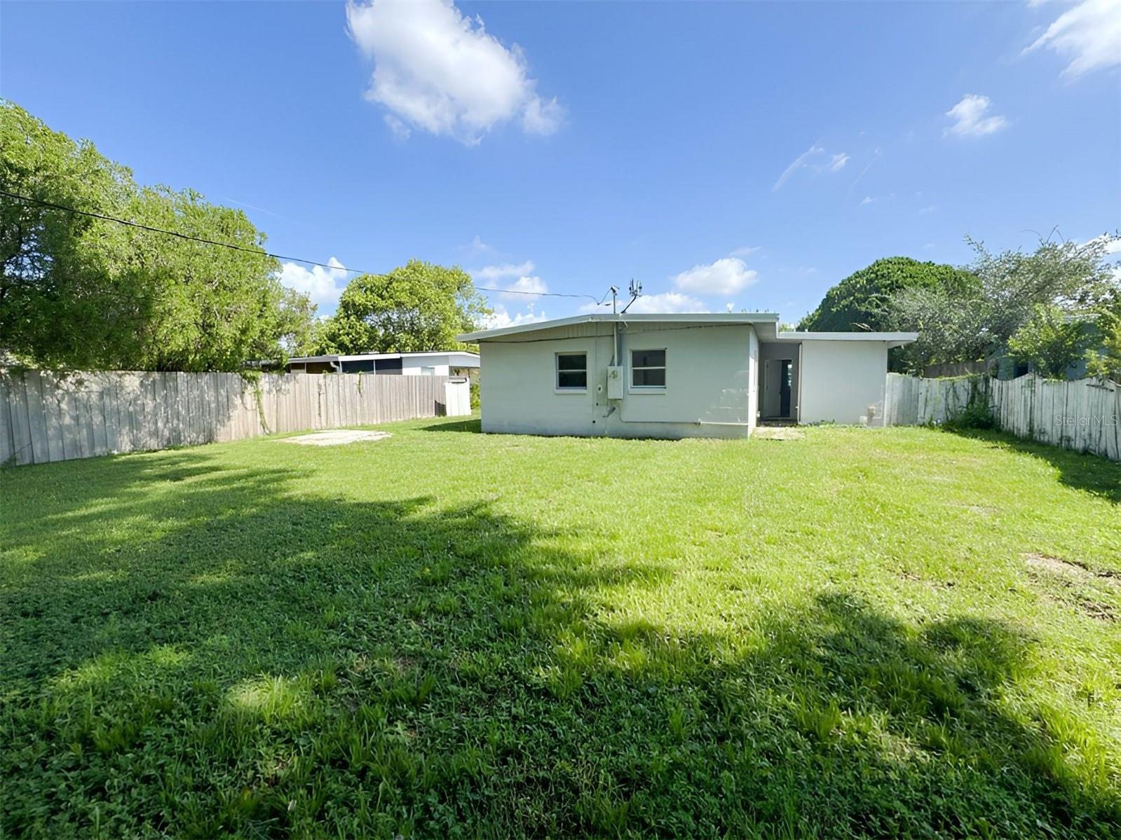 2136 Linden Rd Property Photo 12