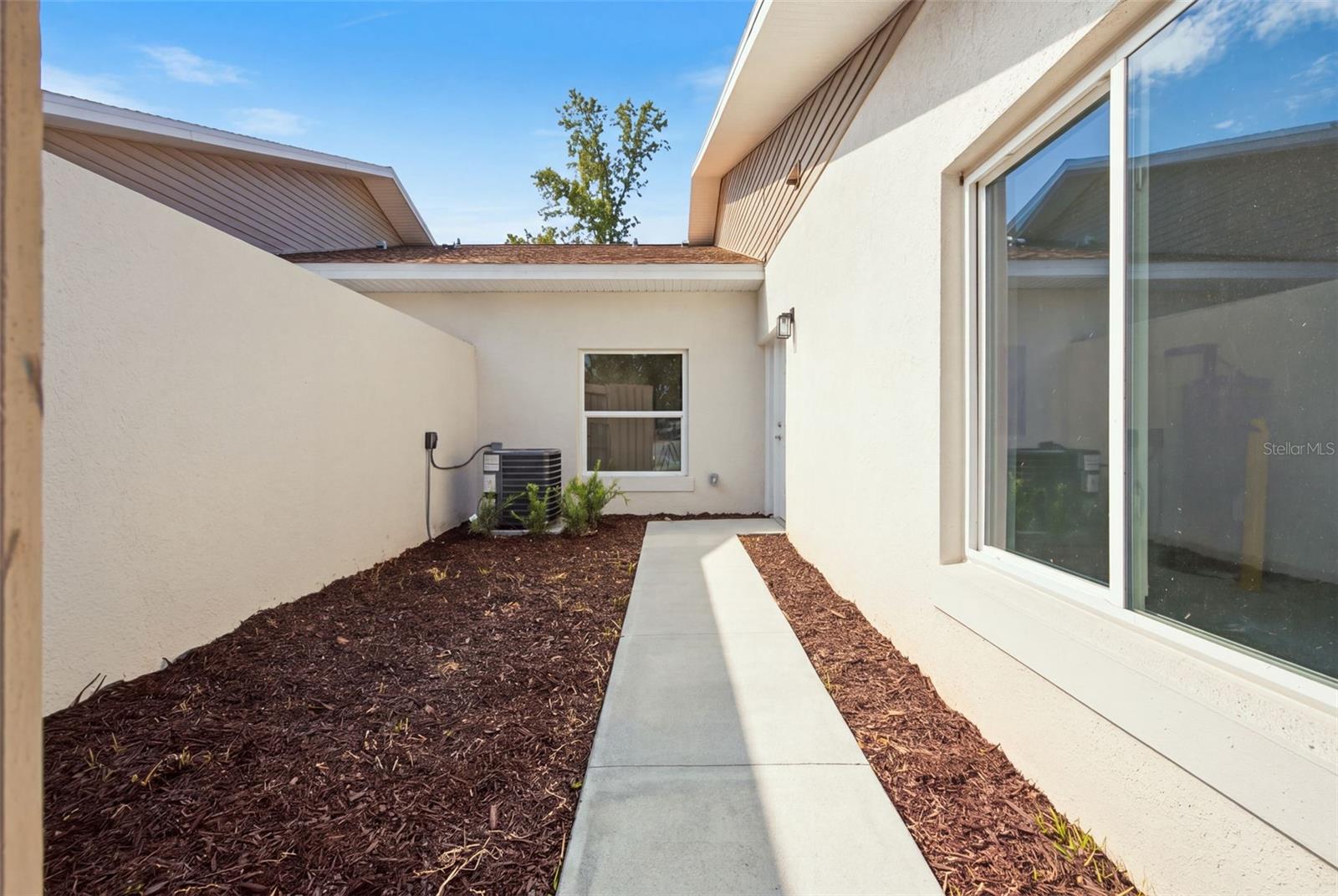 1411 Oak Pl #c Property Photo 2