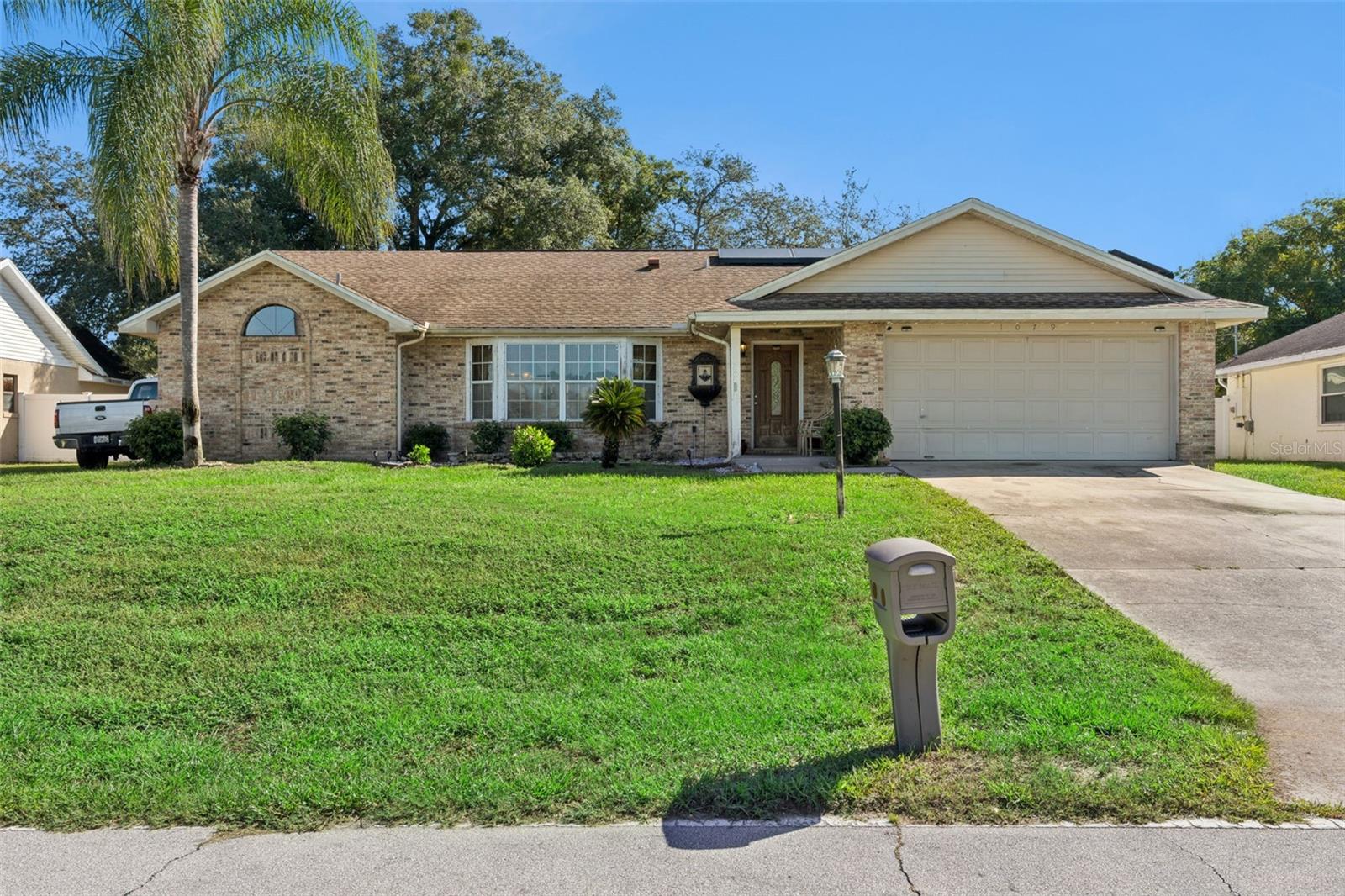 1079 W Hancock Dr Property Photo 1