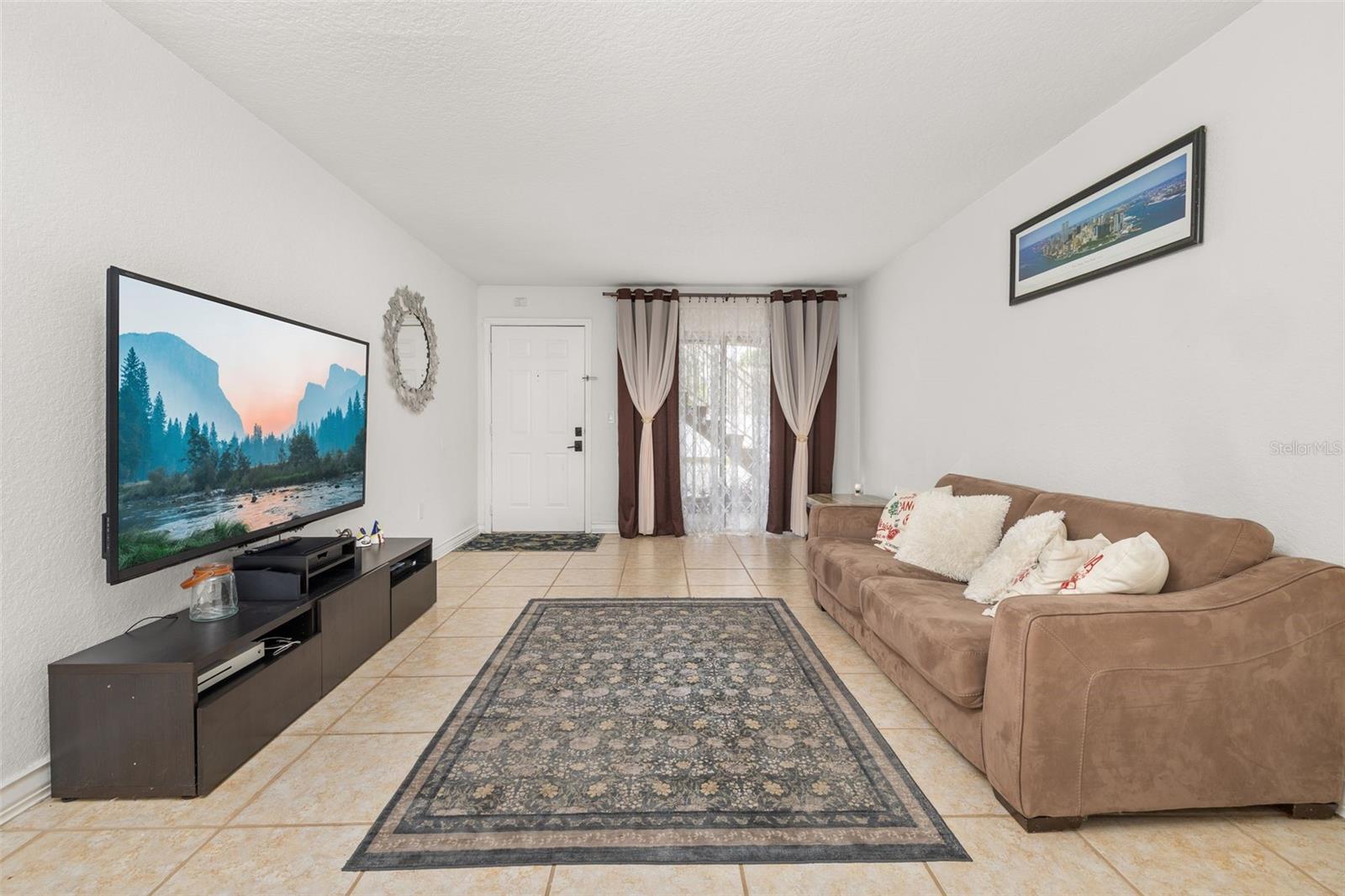 484 Banyon Tree Cir #100 Property Photo 7