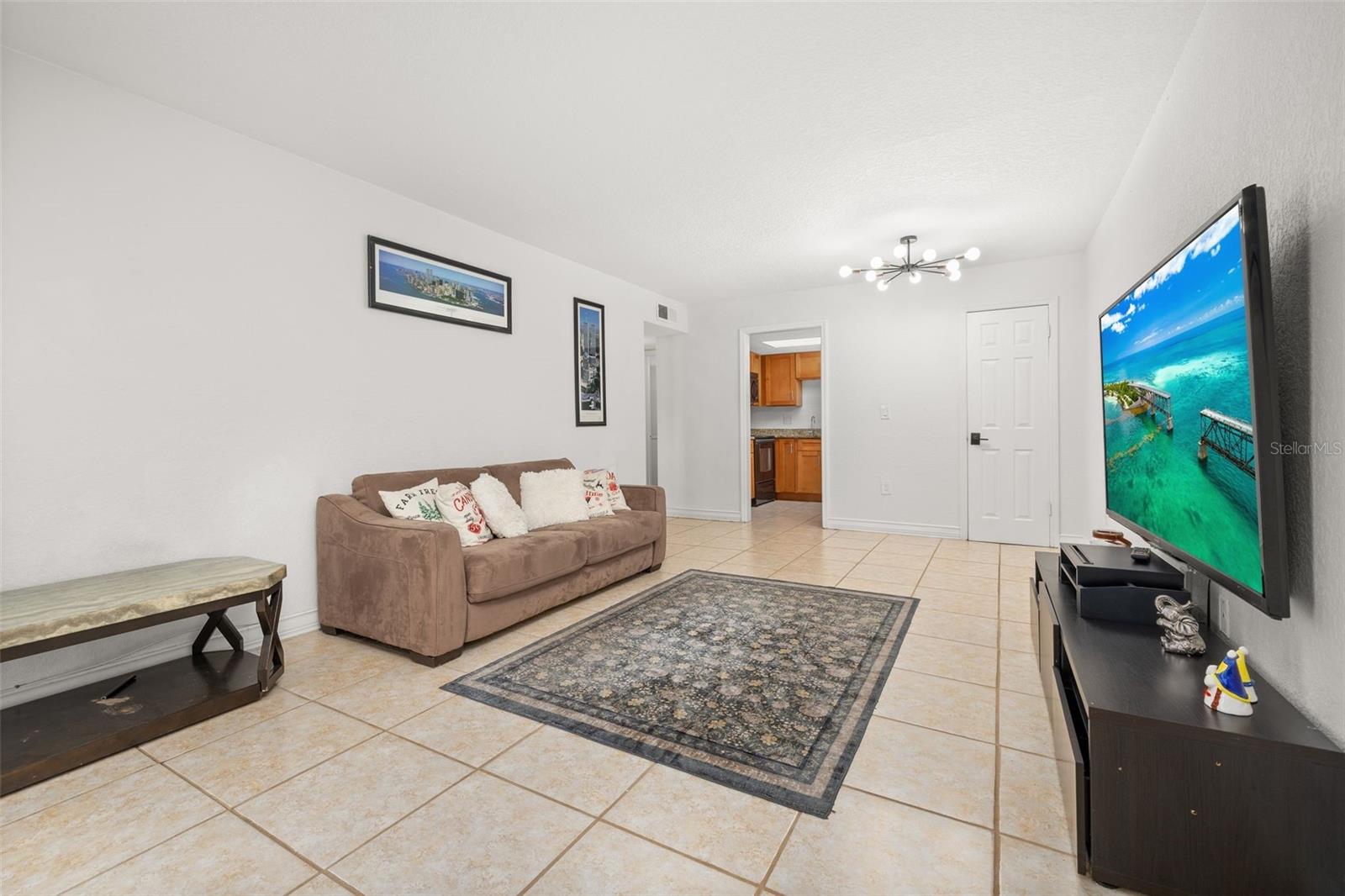 484 Banyon Tree Cir #100 Property Photo 9