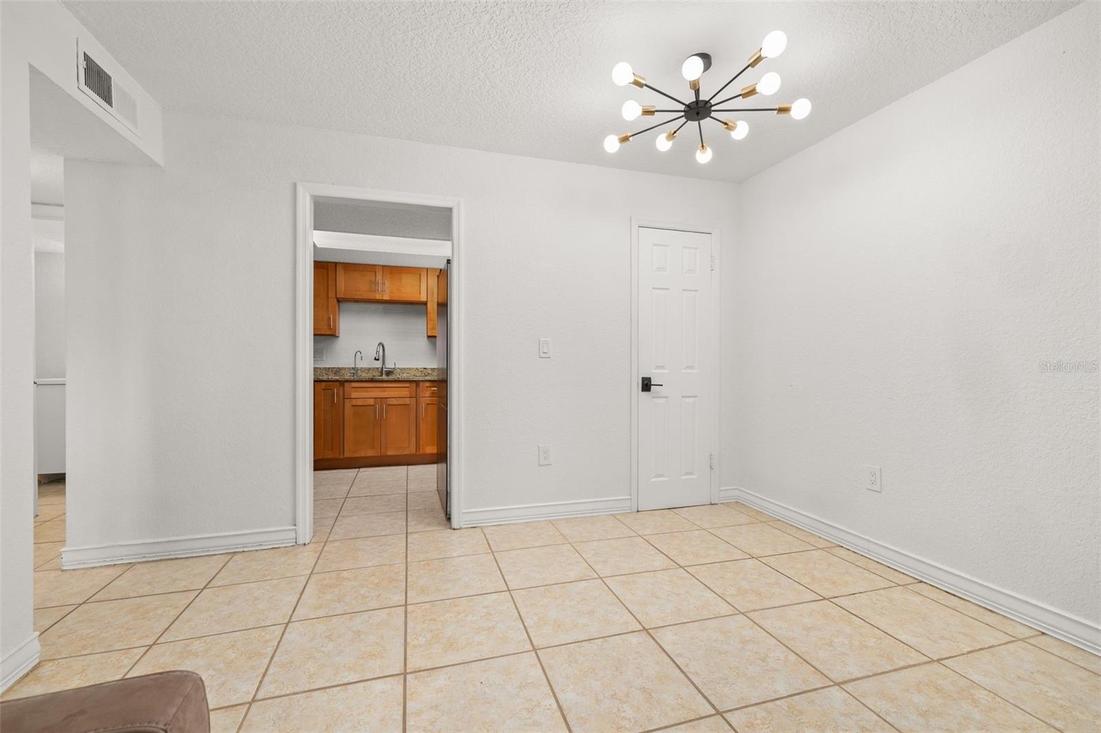 484 Banyon Tree Cir #100 Property Photo 10