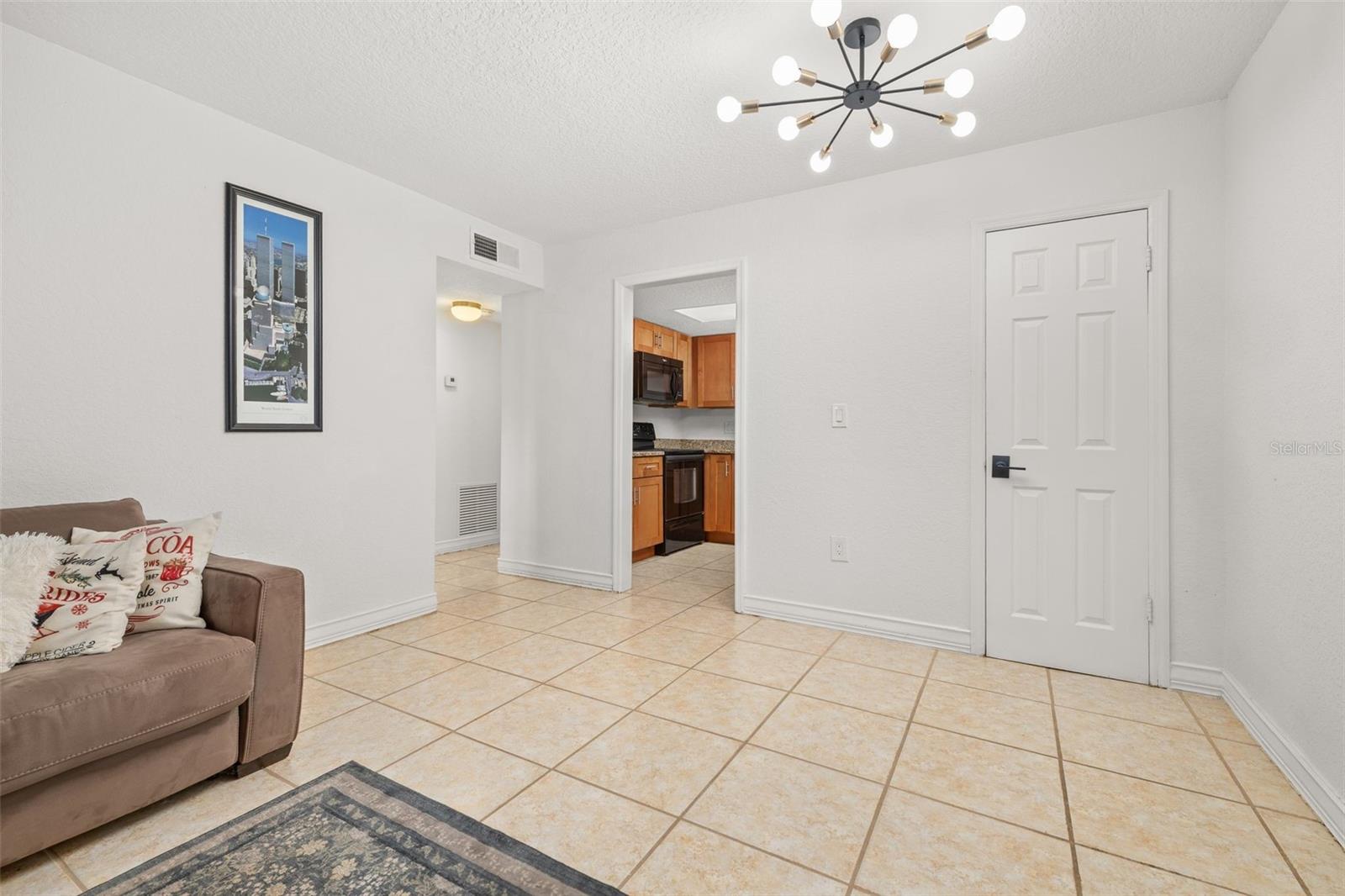 484 Banyon Tree Cir #100 Property Photo 11