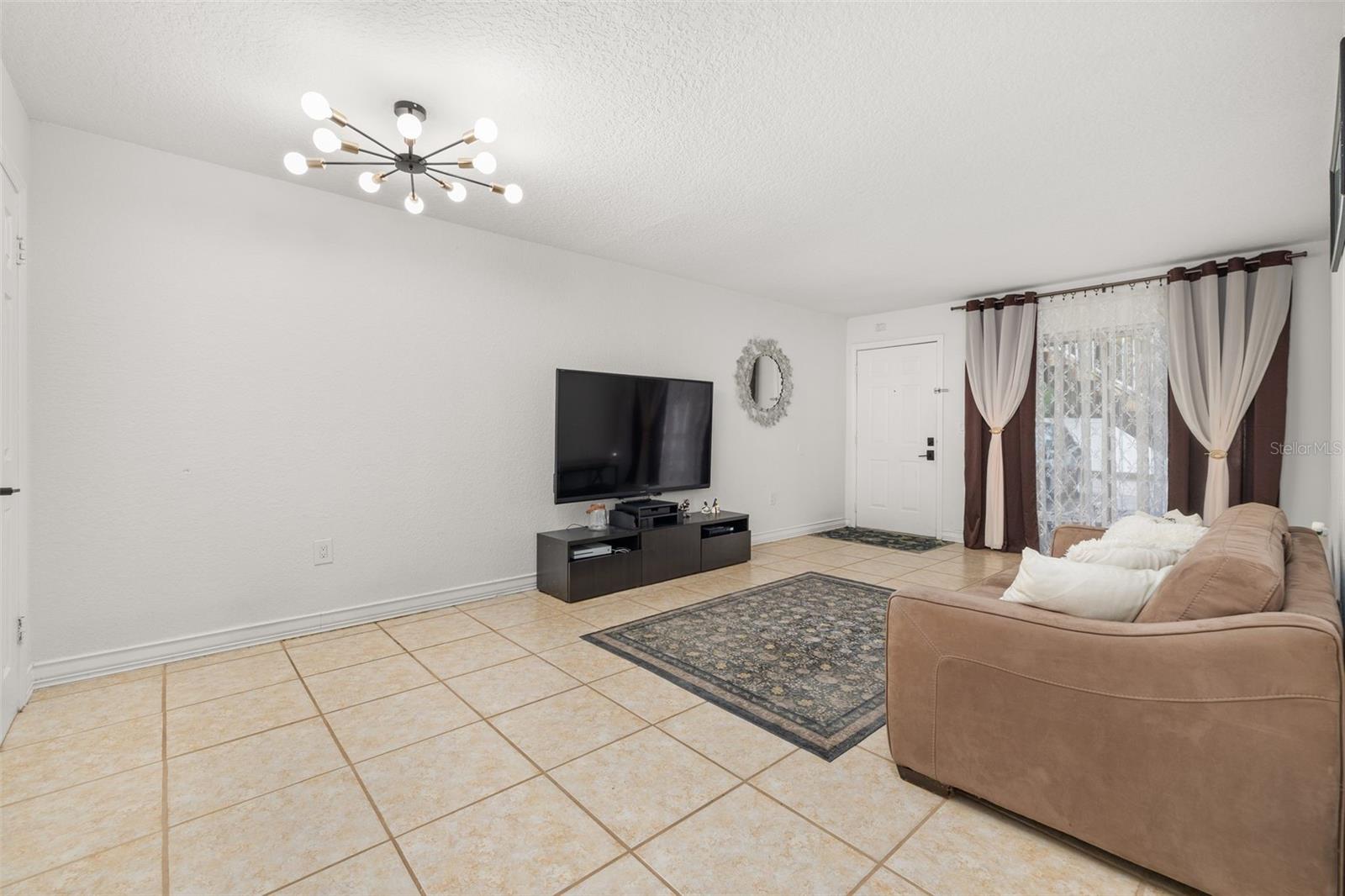 484 Banyon Tree Cir #100 Property Photo 12