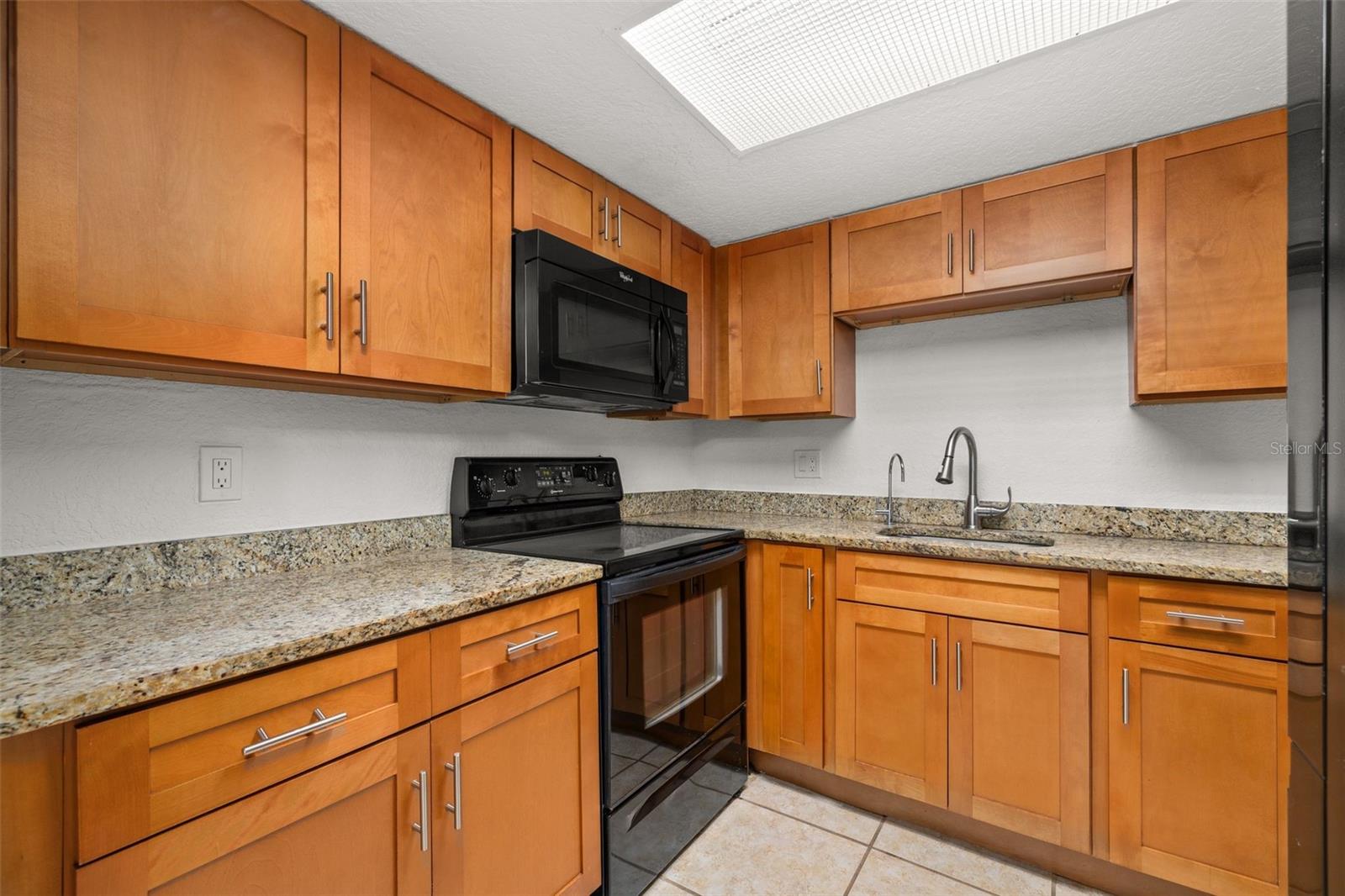 484 Banyon Tree Cir #100 Property Photo 13