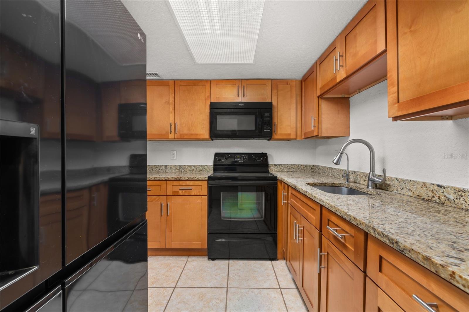 484 Banyon Tree Cir #100 Property Photo 14