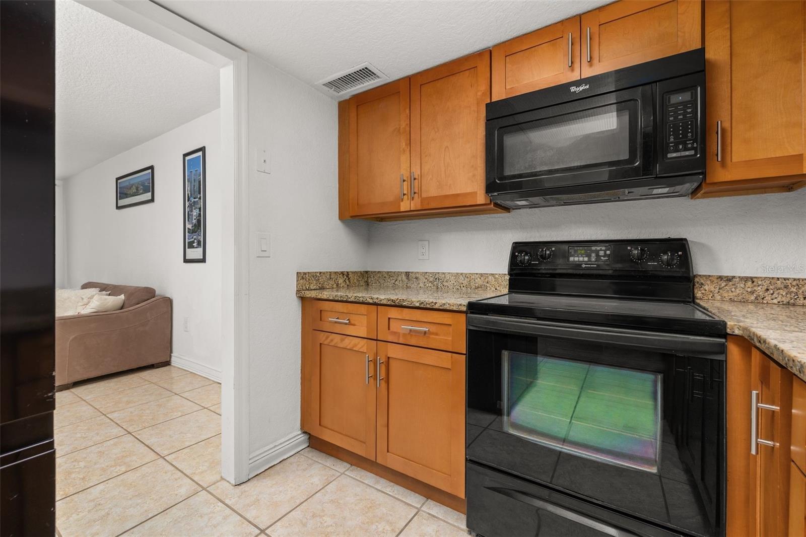 484 Banyon Tree Cir #100 Property Photo 15