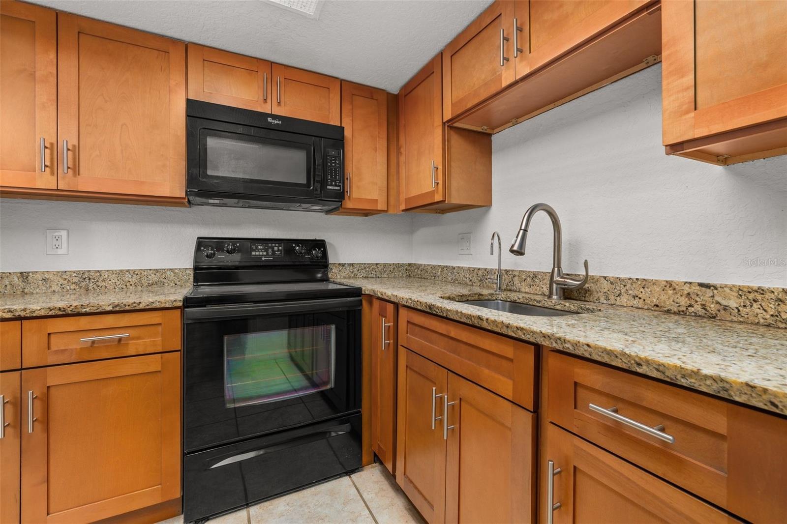 484 Banyon Tree Cir #100 Property Photo 16