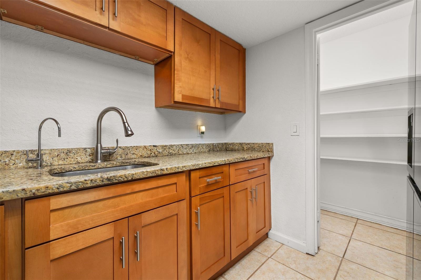 484 Banyon Tree Cir #100 Property Photo 17