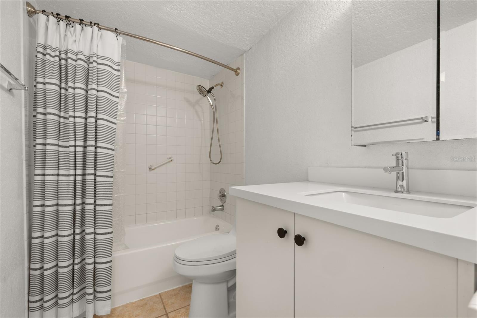 484 Banyon Tree Cir #100 Property Photo 24