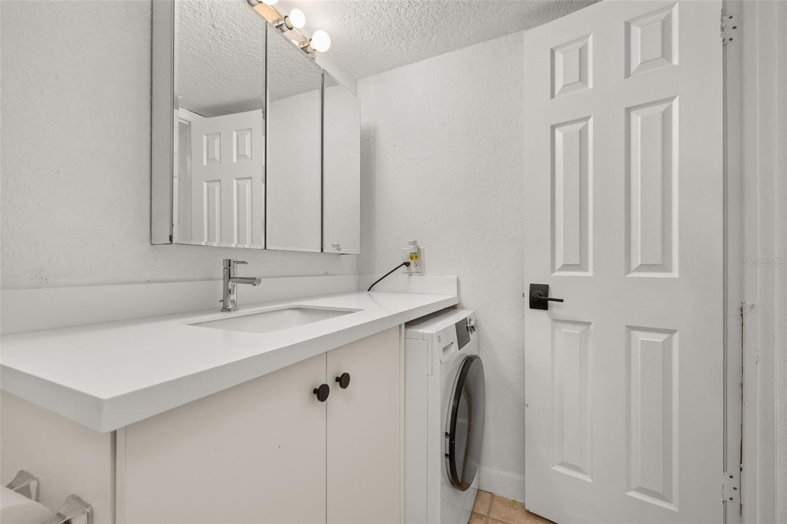 484 Banyon Tree Cir #100 Property Photo 25