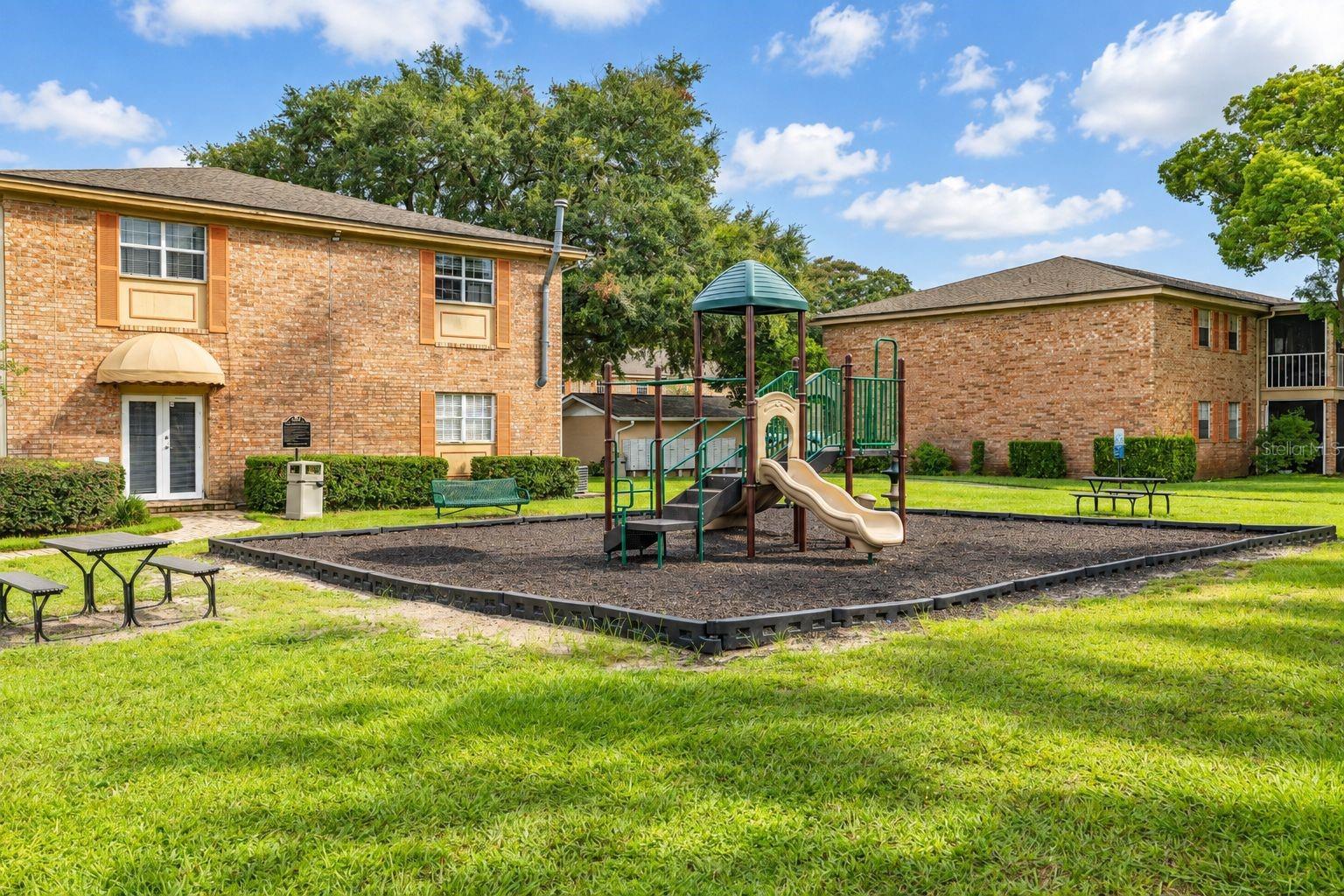 484 Banyon Tree Cir #100 Property Photo 29