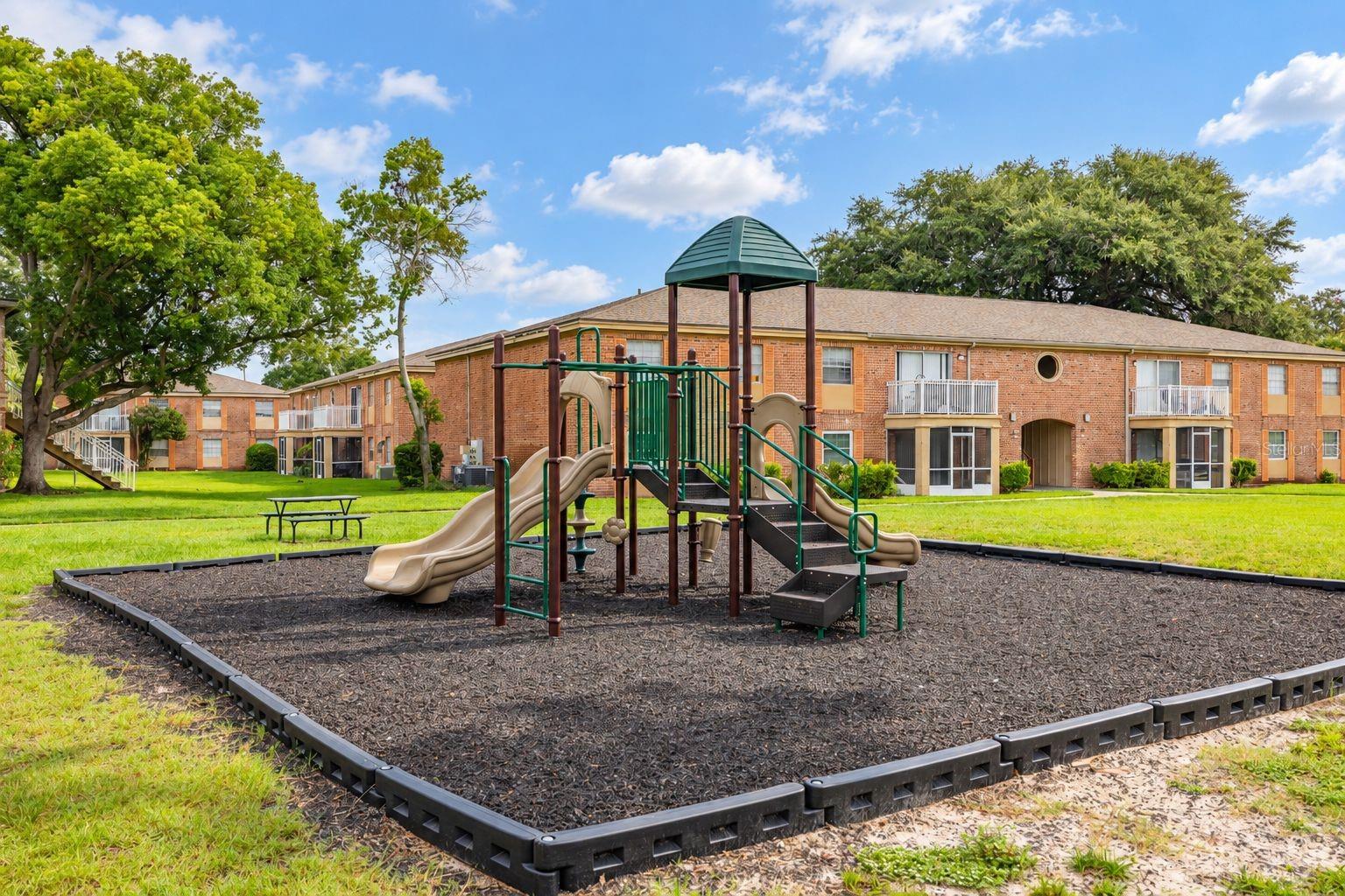 484 Banyon Tree Cir #100 Property Photo 30