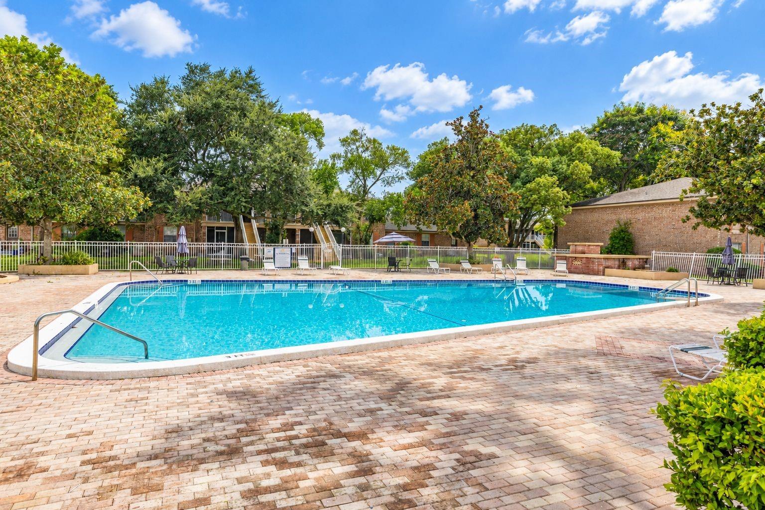 484 Banyon Tree Cir #100 Property Photo 31