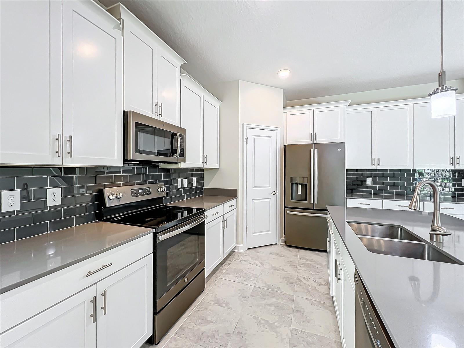 11974 Hometown Pl Property Photo 24