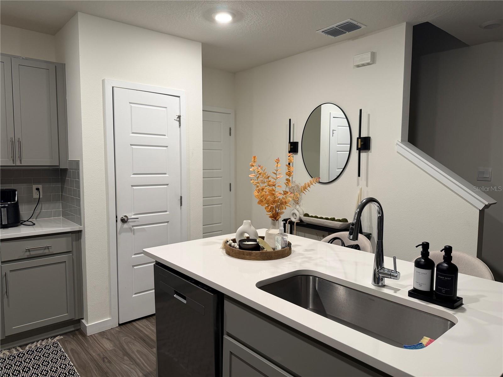 258 Capulet Cv Property Photo 16