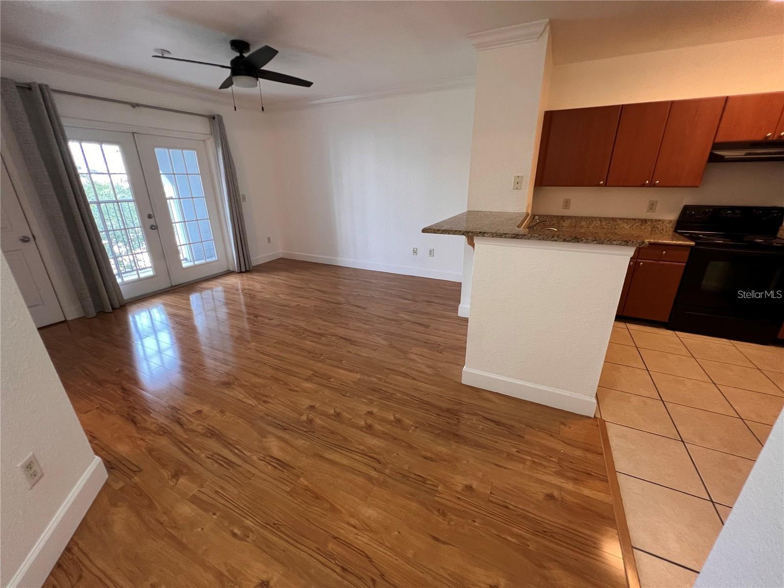 304 E South St #5020 Property Photo 3