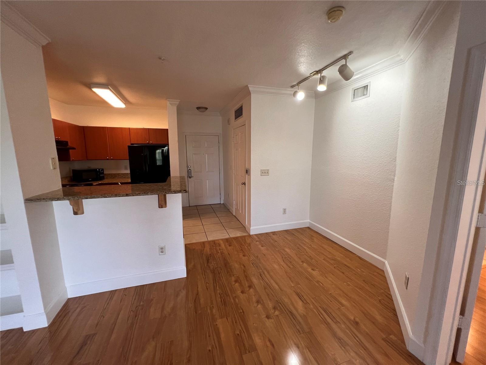 304 E South St #5020 Property Photo 4