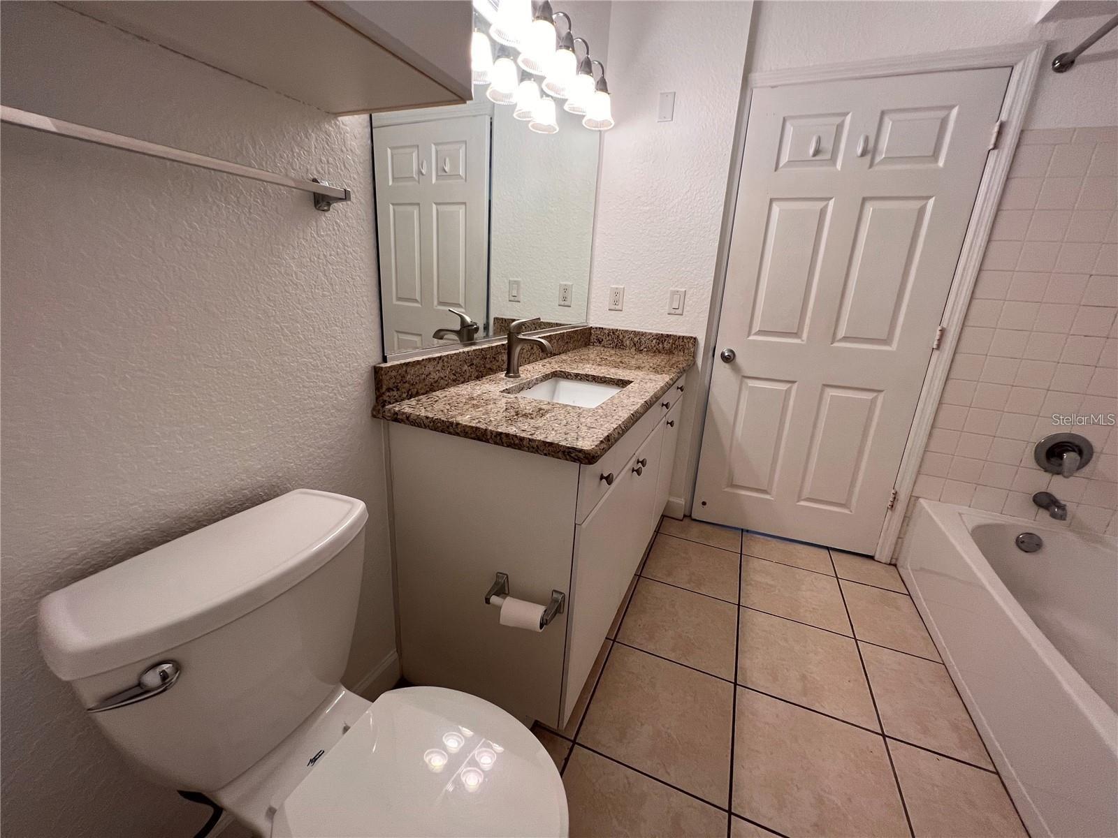 304 E South St #5020 Property Photo 8