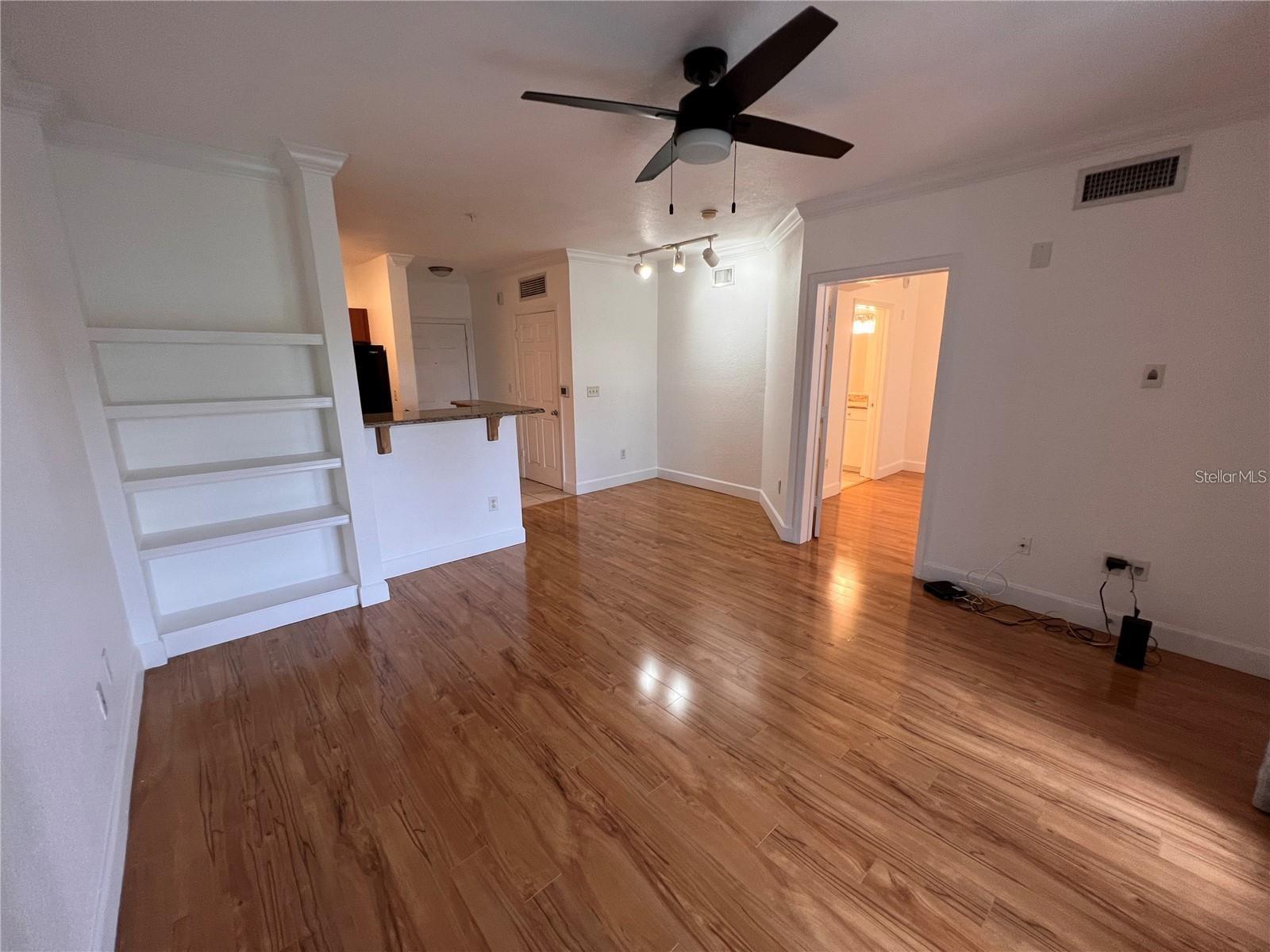 304 E South St #5020 Property Photo 9