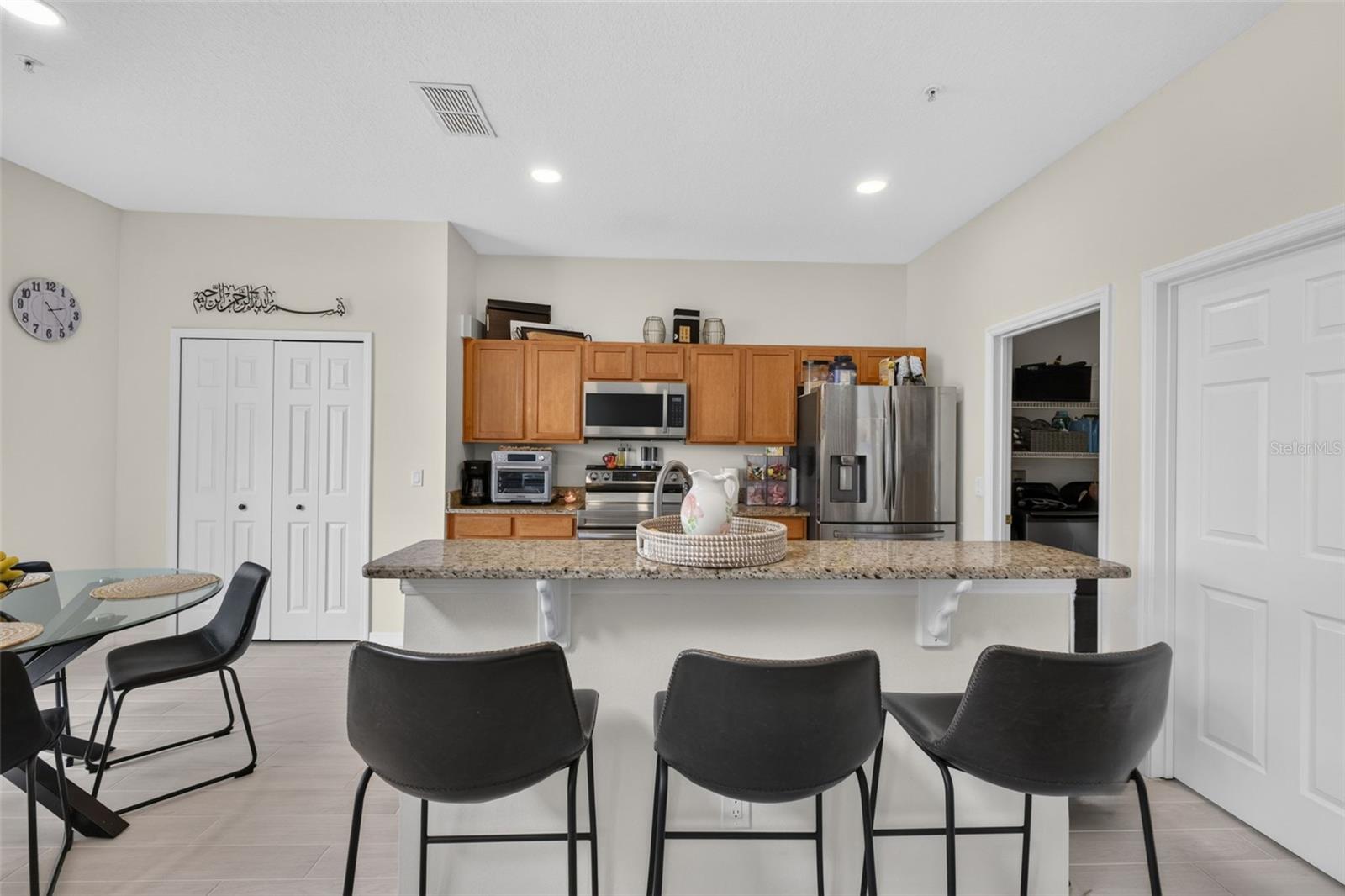 6086 Chapledale Dr Property Photo 9
