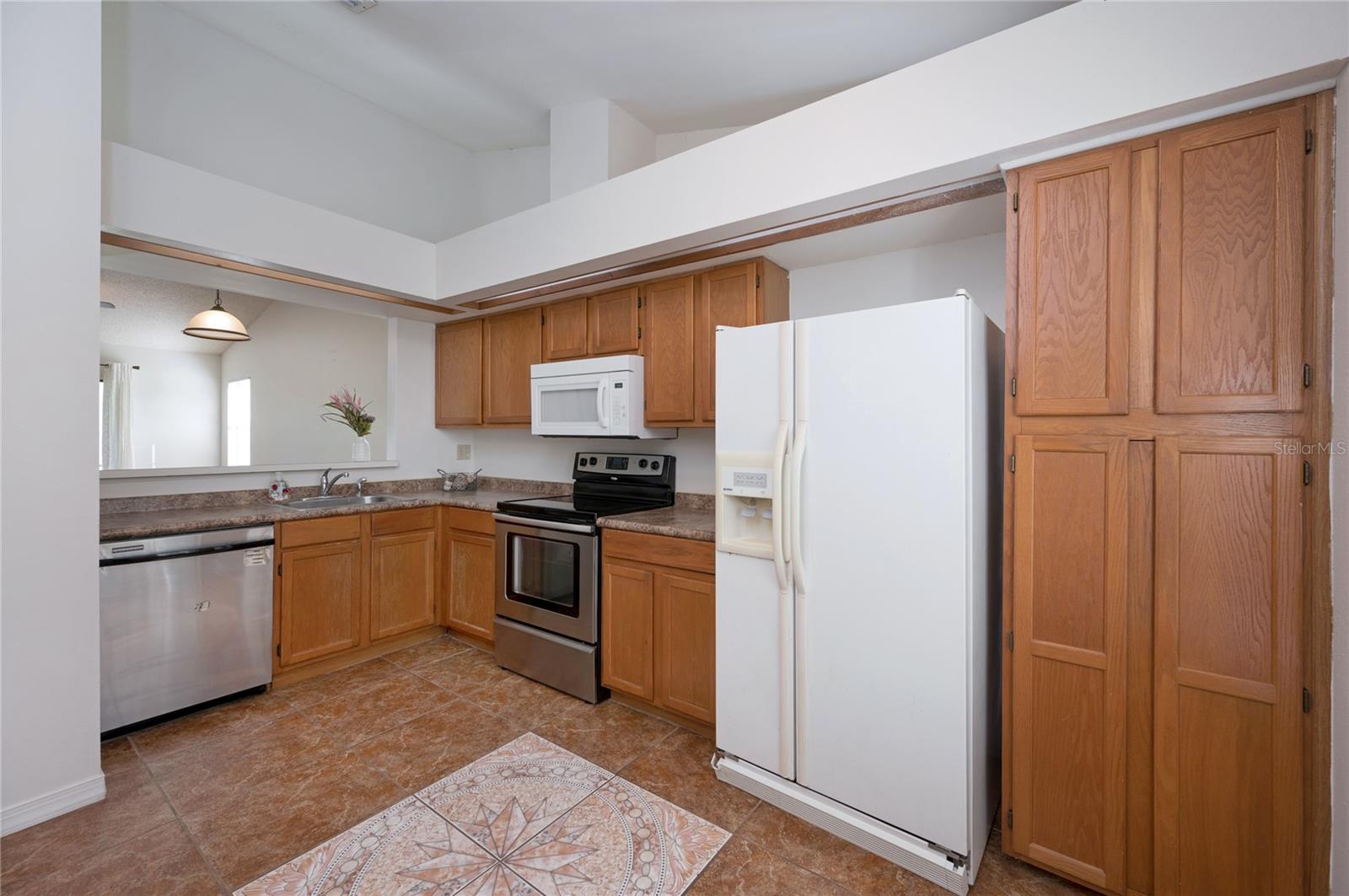 102 Candlewick Ct Property Photo 6