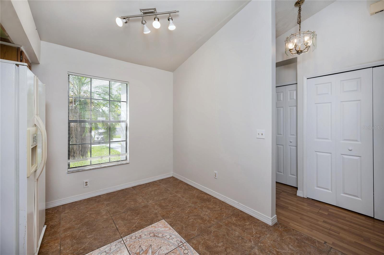 102 Candlewick Ct Property Photo 12