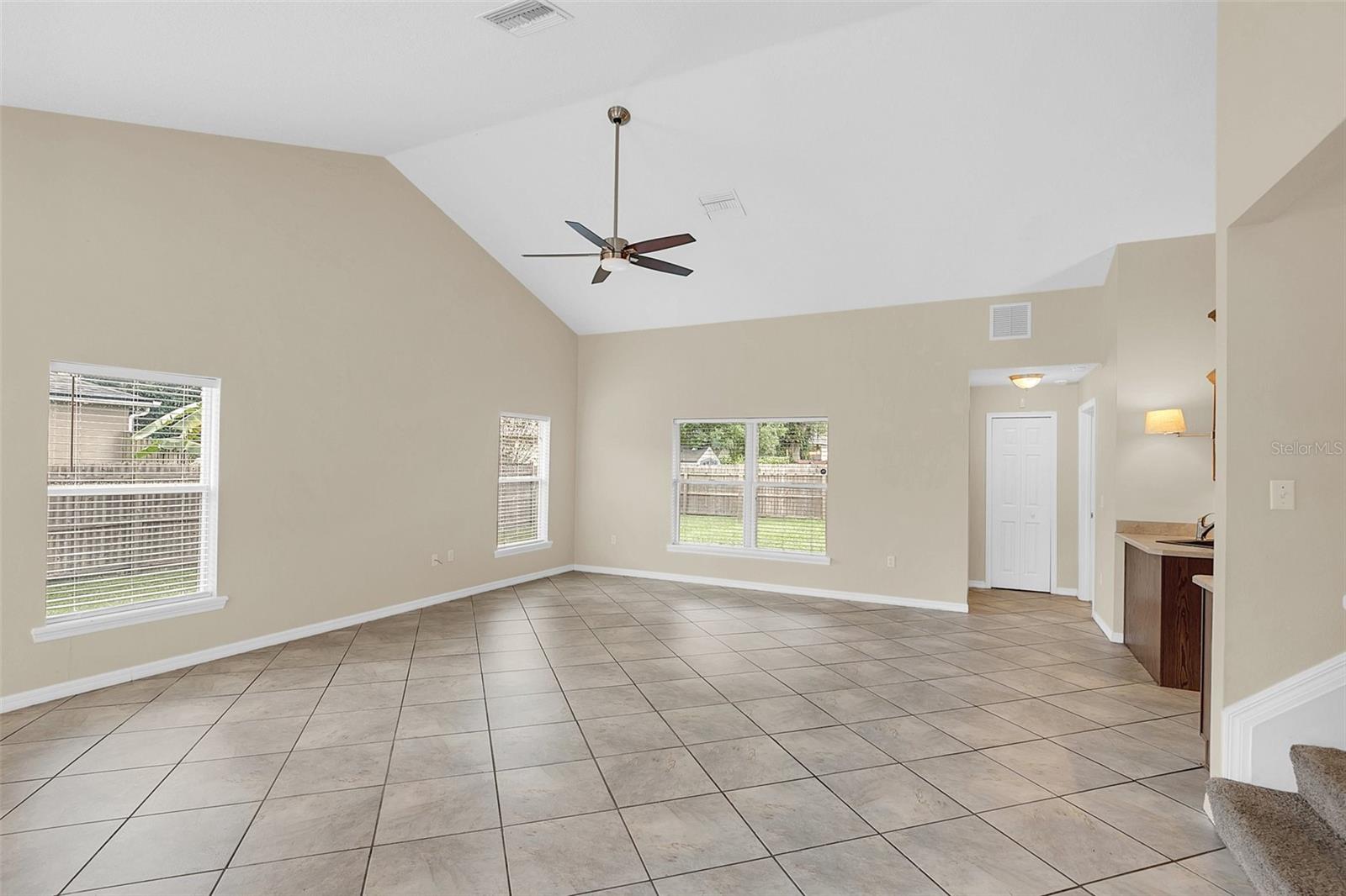 O6440508 Property Photo 5