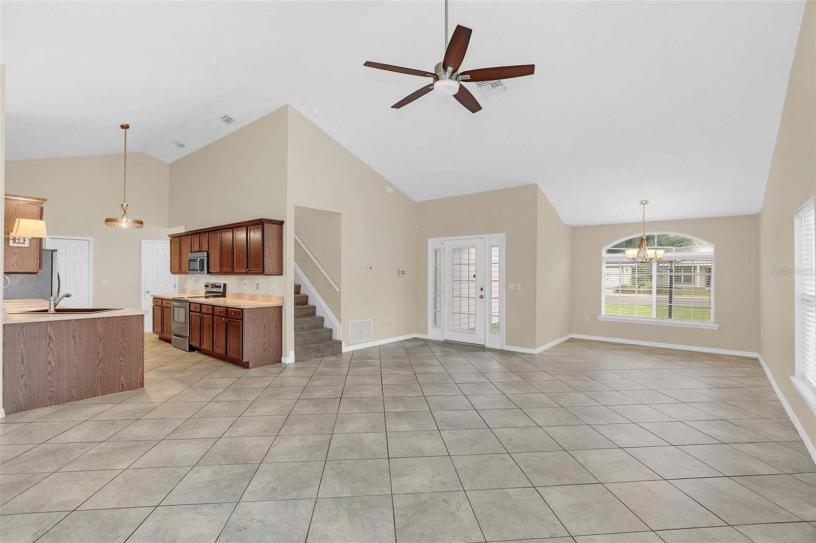 O6440508 Property Photo 7