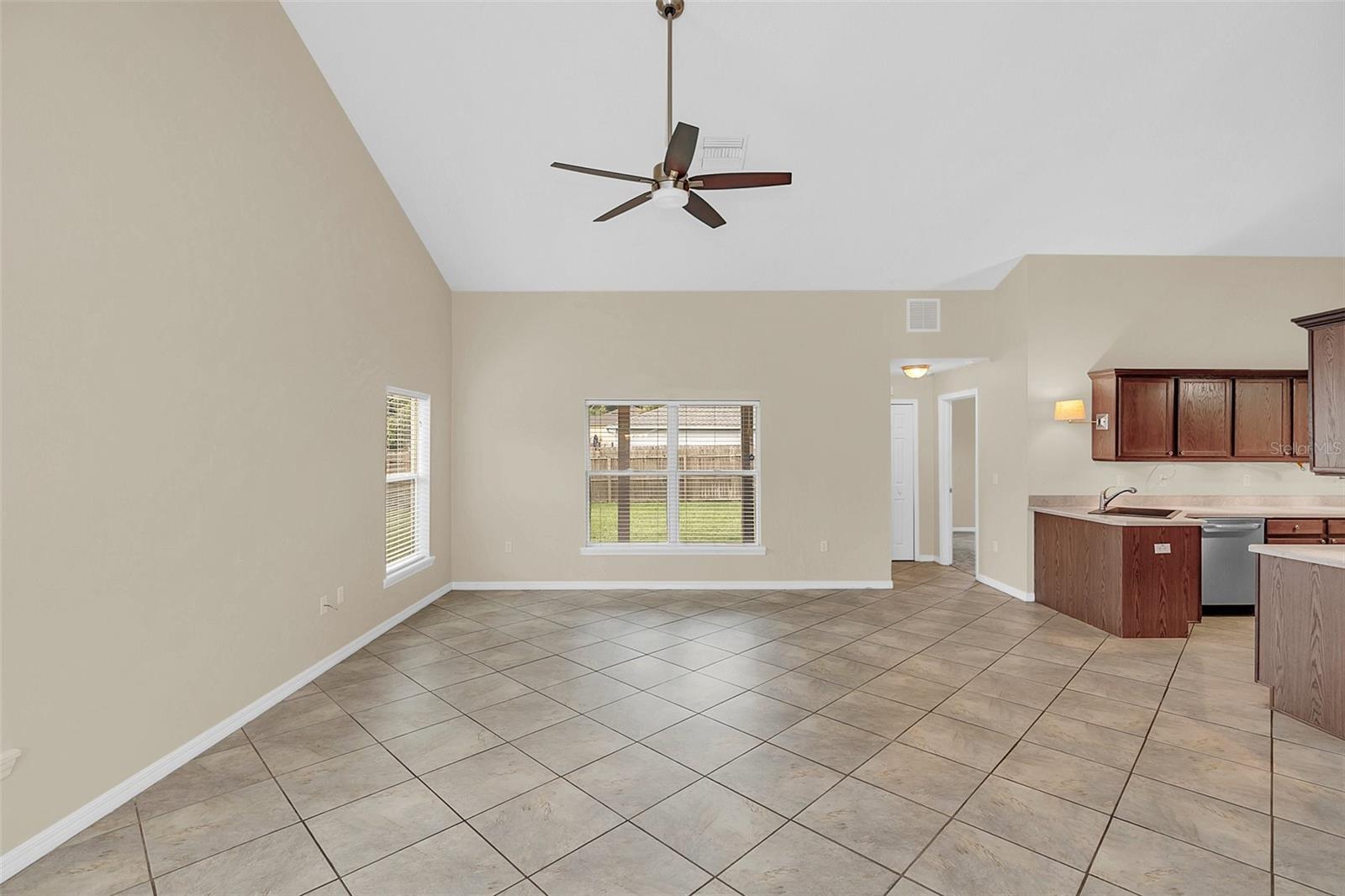 O6440508 Property Photo 10