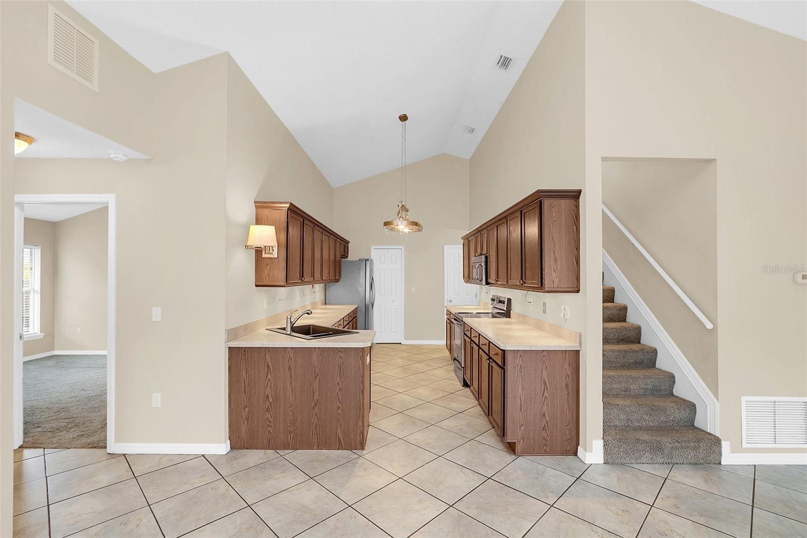 O6440508 Property Photo 11