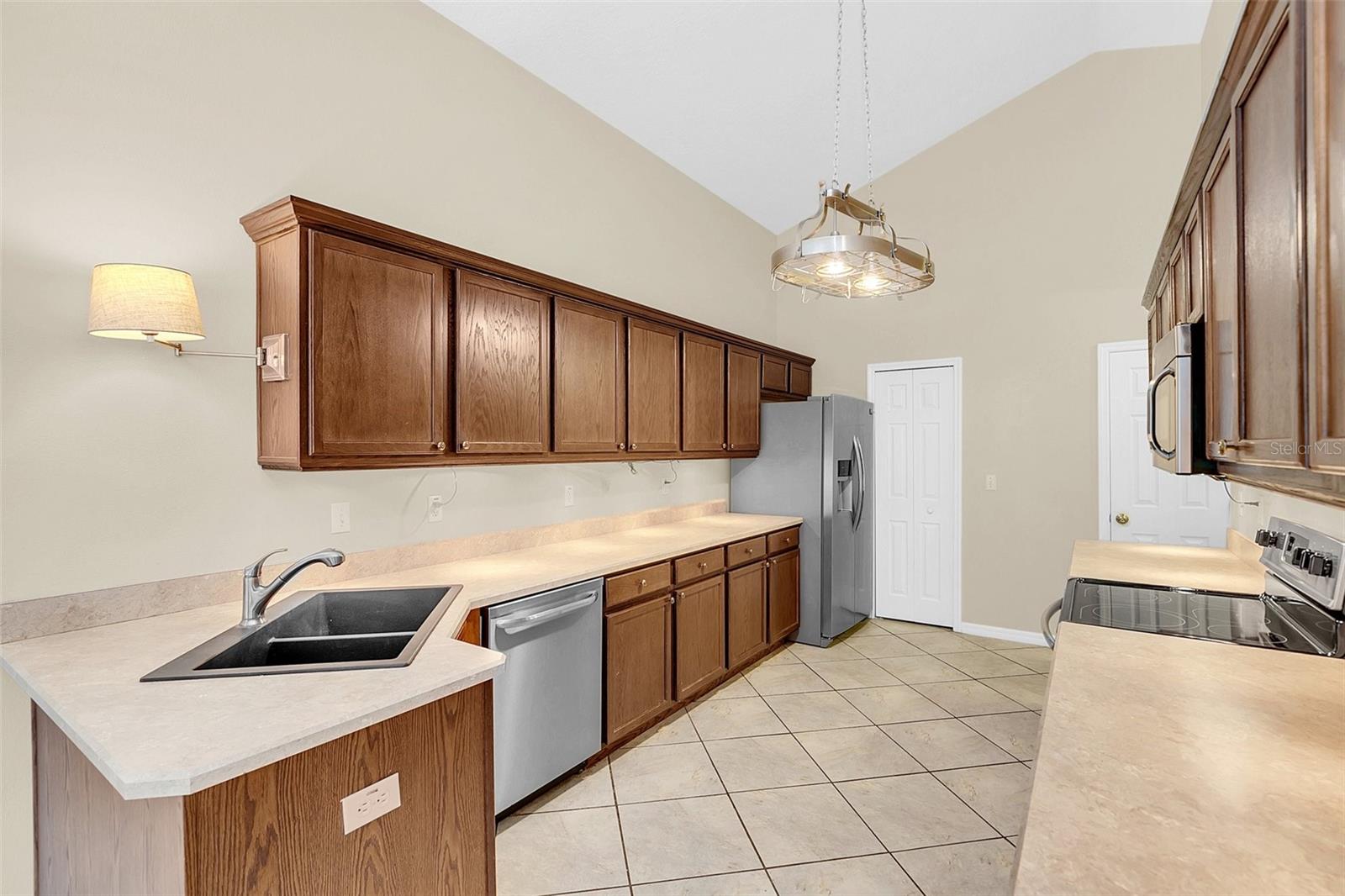O6440508 Property Photo 13