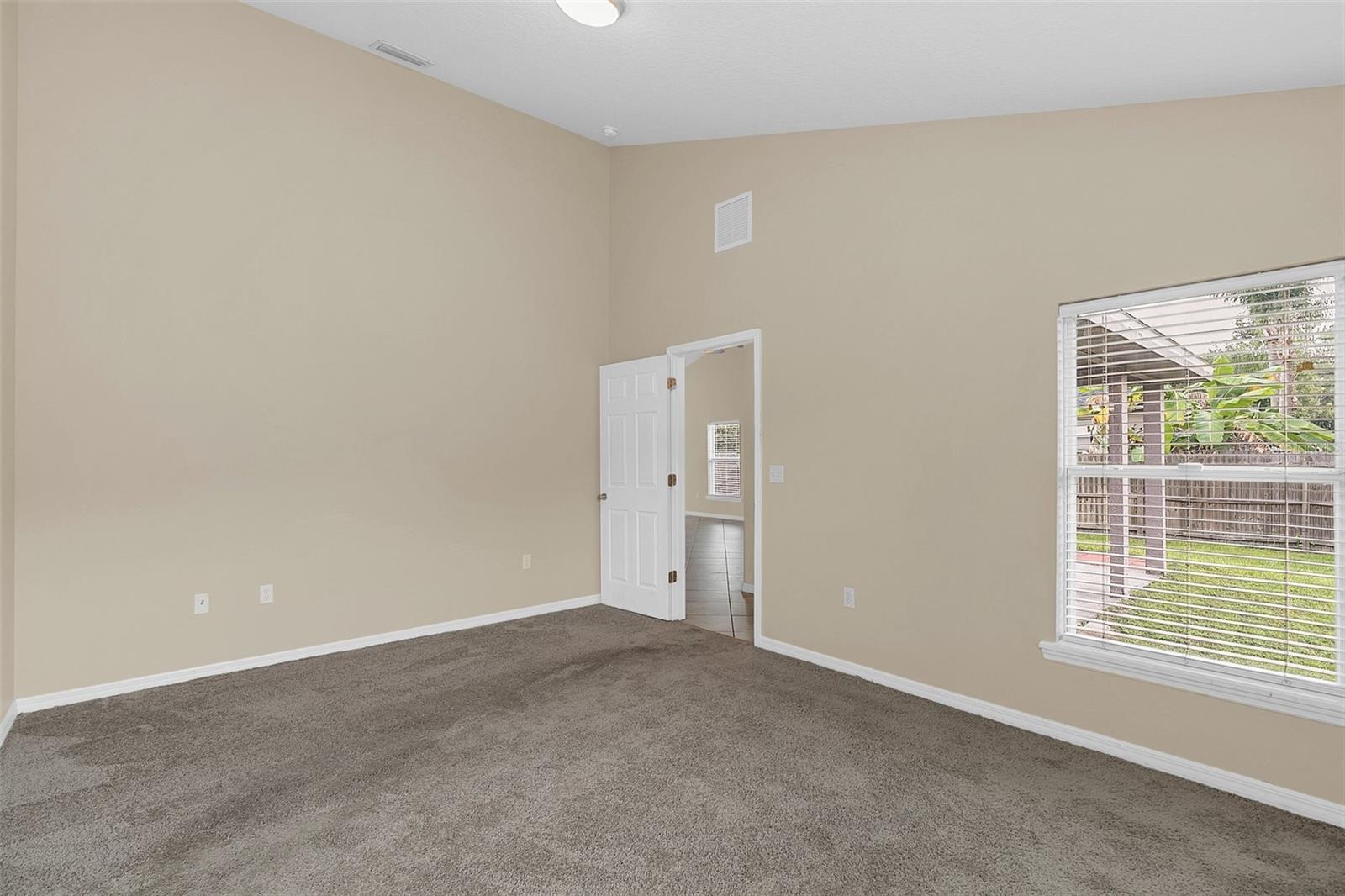 O6440508 Property Photo 18