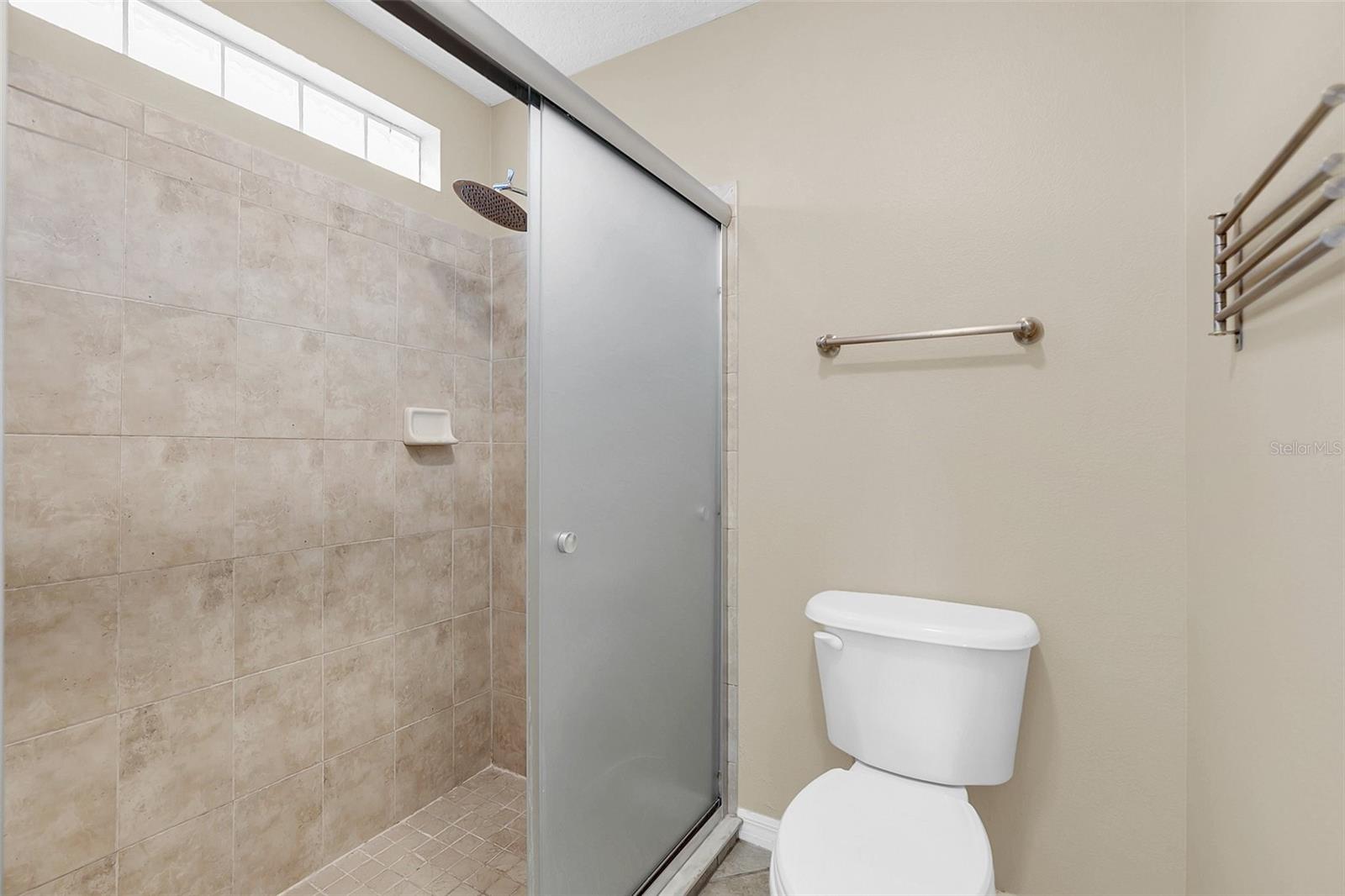 O6440508 Property Photo 20