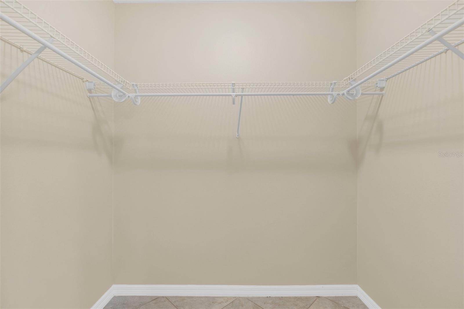 O6440508 Property Photo 21
