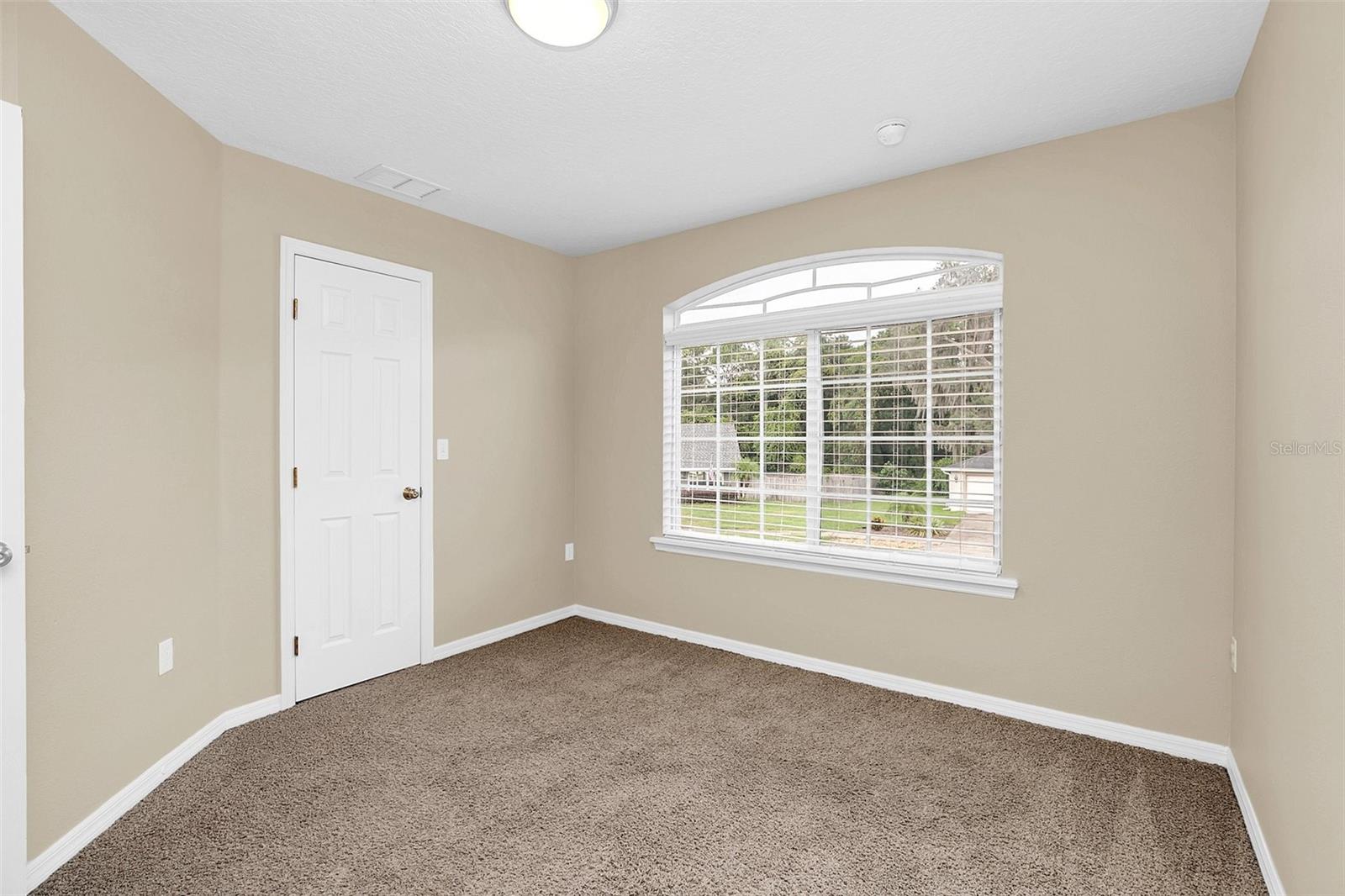 O6440508 Property Photo 23