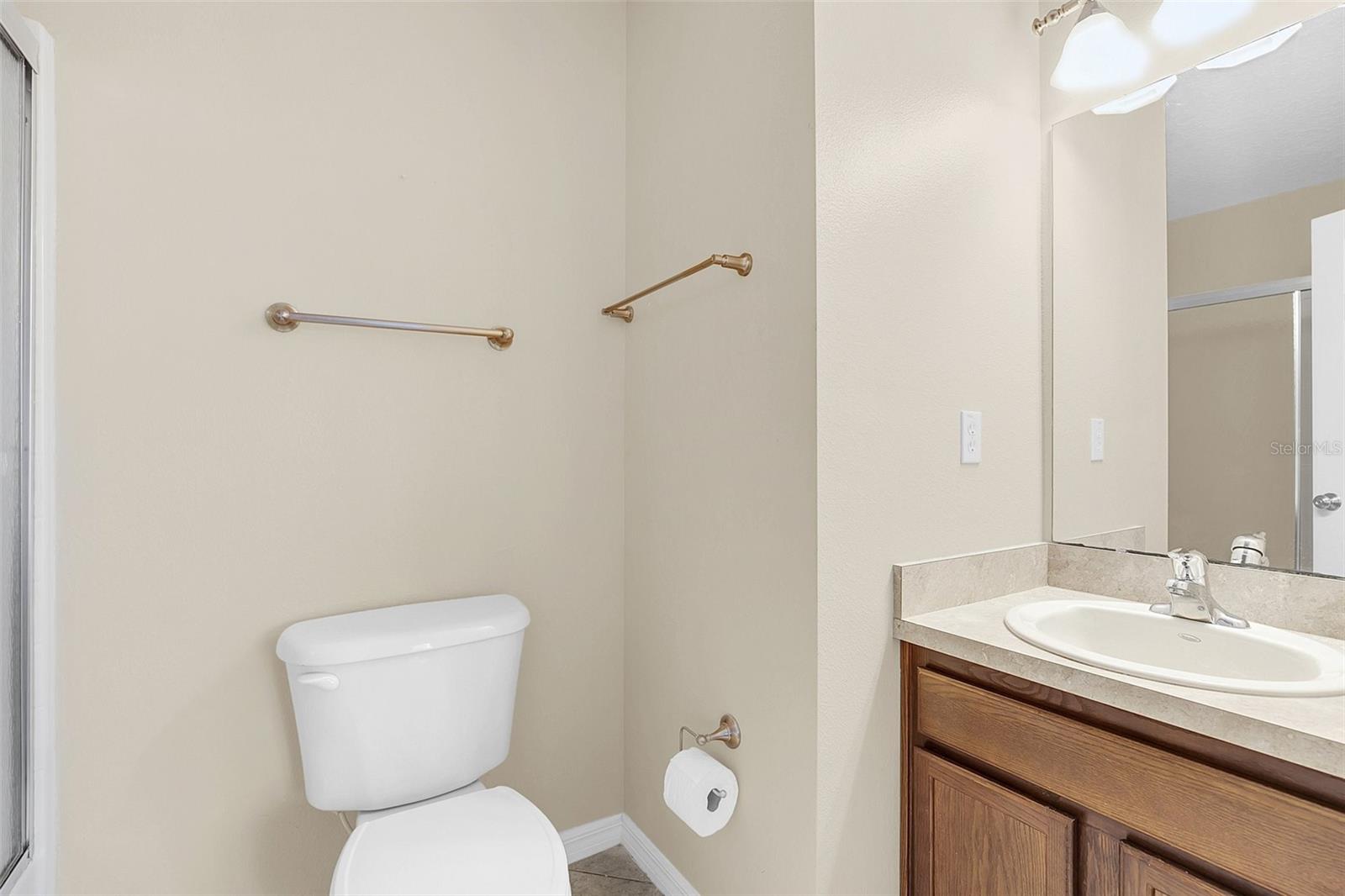 O6440508 Property Photo 24