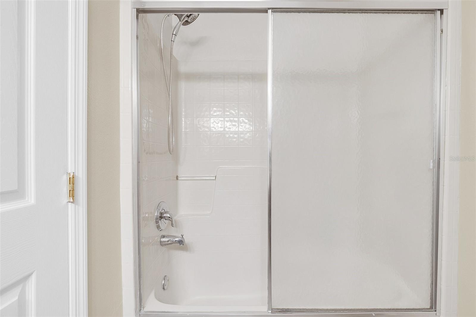 O6440508 Property Photo 25