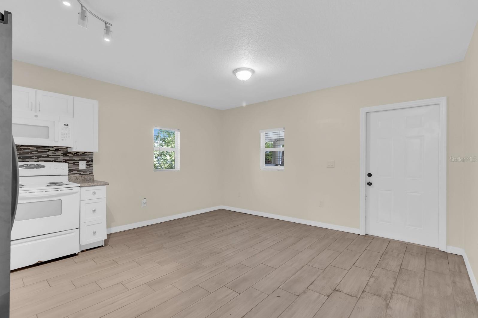 613 E 2nd St #203 Property Photo 19