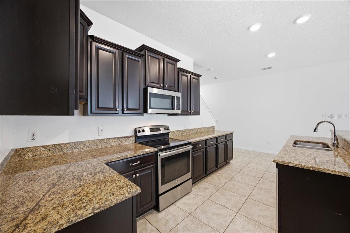 3606 Rodrick Cir Property Photo 6