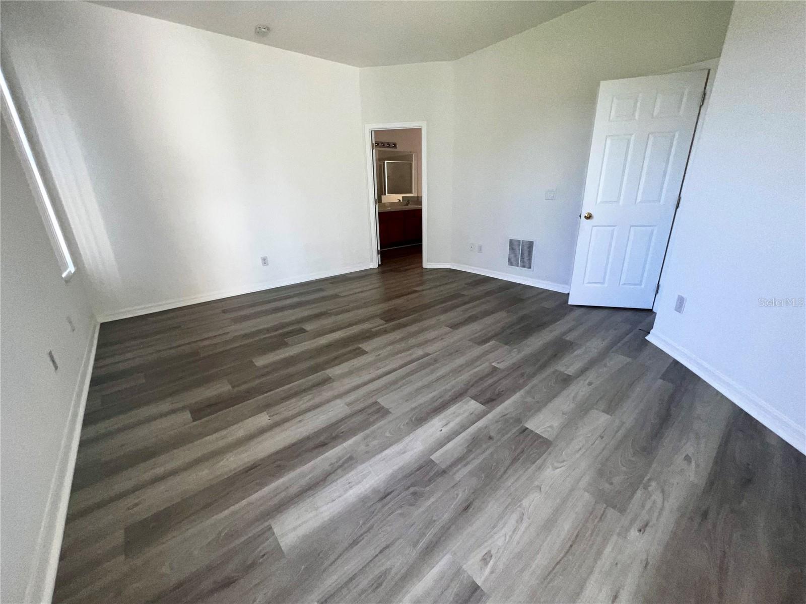 1239 Dunbrooke St Property Photo 10