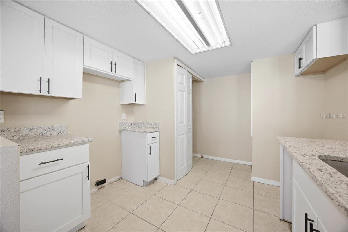 207 Australian Way #main Unit Property Photo 8
