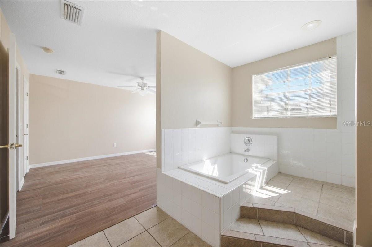 207 Australian Way #main Unit Property Photo 14